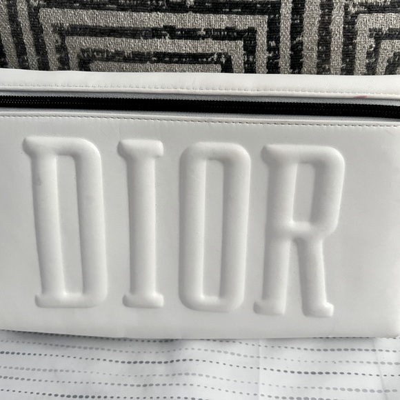 Dior Accessories - DIOR make up bag 💋